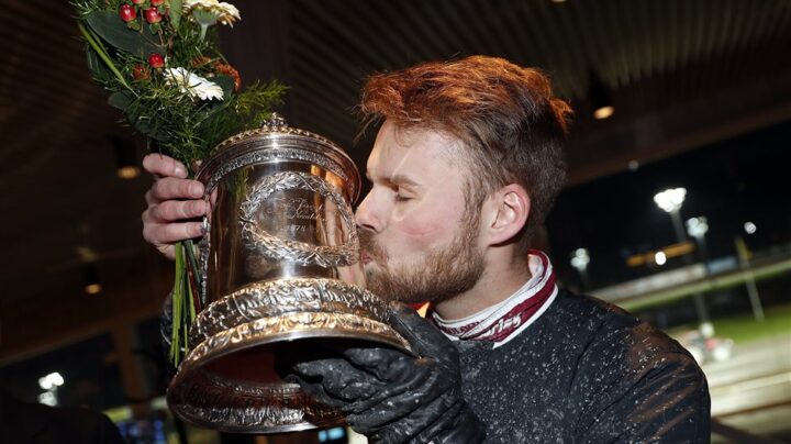 1-adrian-kolgjini-puss-mg