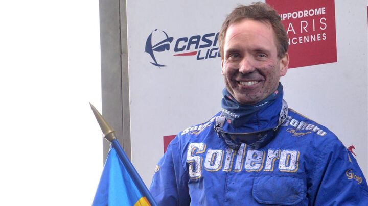 bjorn-goop-med-svensk-flagga-pa-vincennes