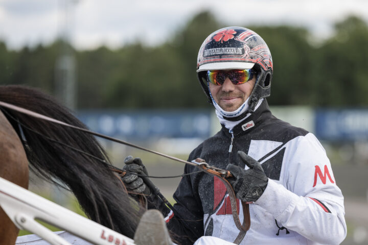 Michael Lönborg i sulky.jpg