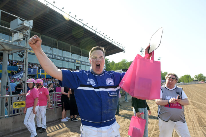 Veikko Haapakangas skriker ut sin glädje.jpg