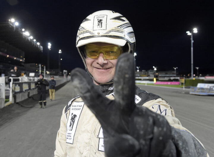 Magnus Jakobsson gör segergest.jpg