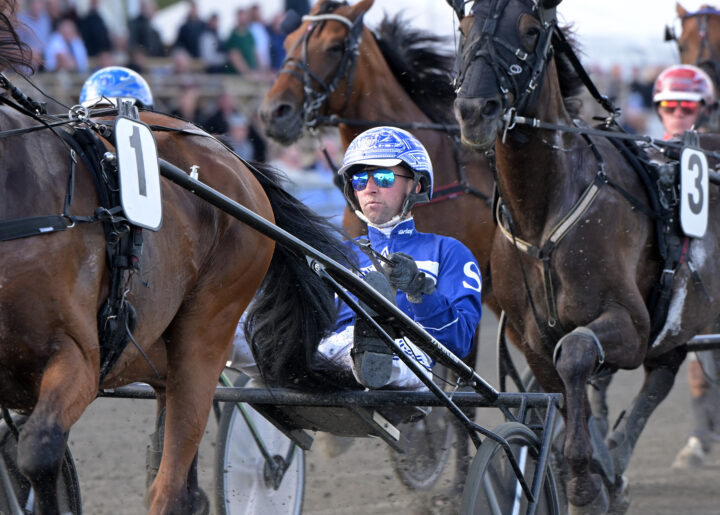 Rikard N Skoglund i lopp.jpg