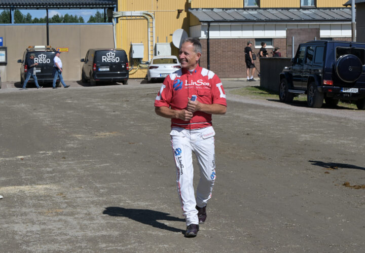 Peter Untersteiner på stallbacken.jpg