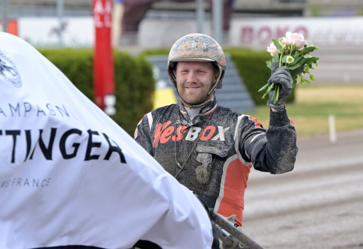Oskar Kylin Blom segerdefilerar.jpg