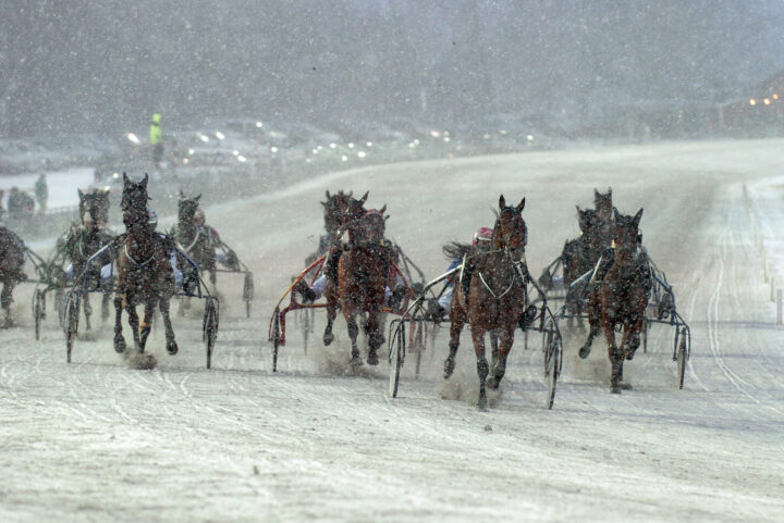 FÄRJESTAD KURV VINTERBANA SNÖ 31.JPG