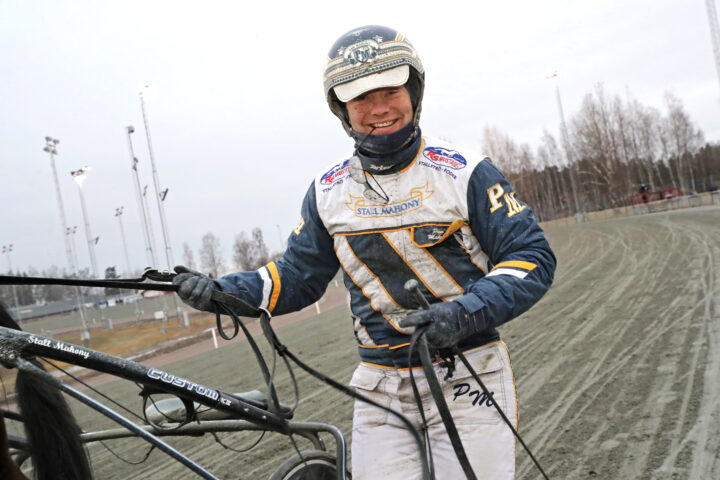 Paw Mahony efter seger.jpg