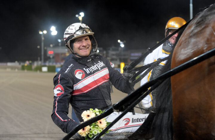 Kristian Lindberg glad bakom Indiana Downs.jpg