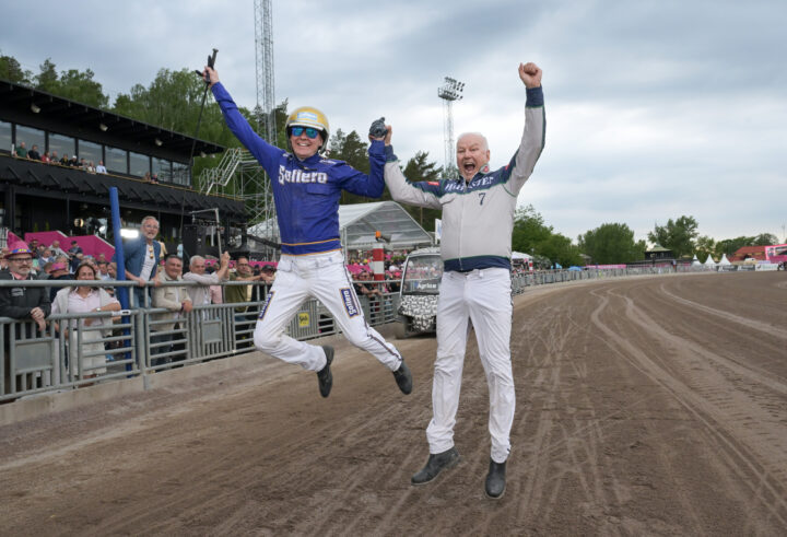 Björn Goop och Timo Nurmos segerhopp.jpg