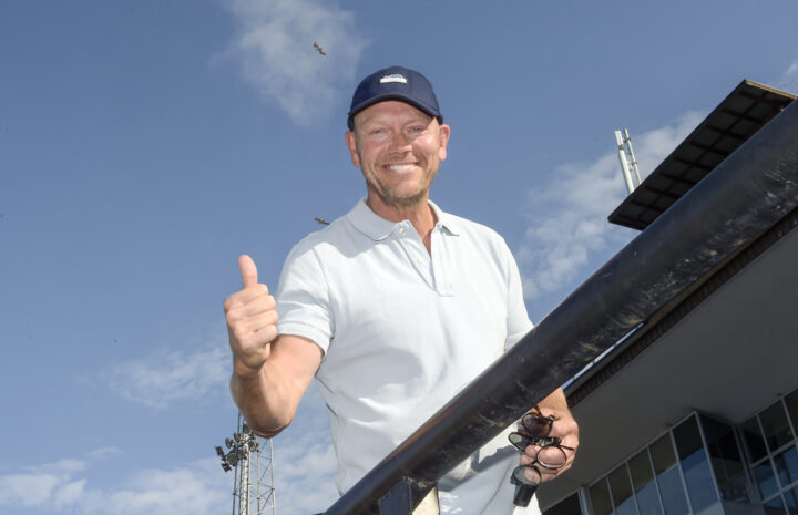 Mats Sundin glad efter segern.jpg