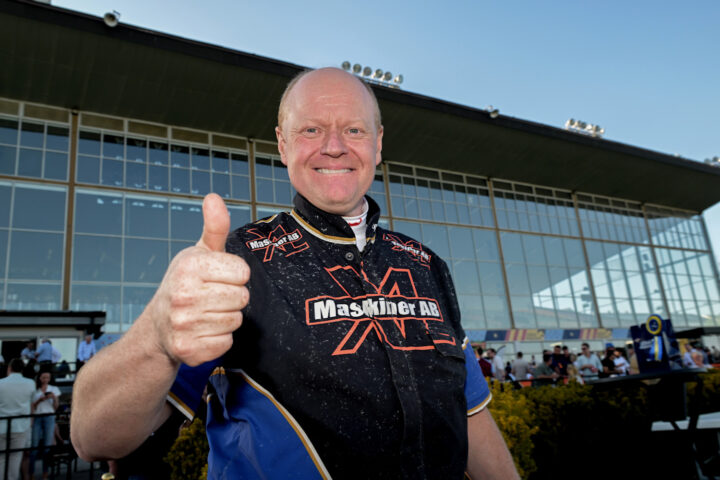 jan-ove-olsen-glad-efter-segern-med-mizai