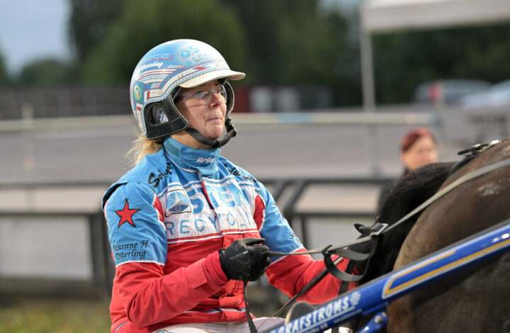 Susanne H Osterling i sulky.jpg