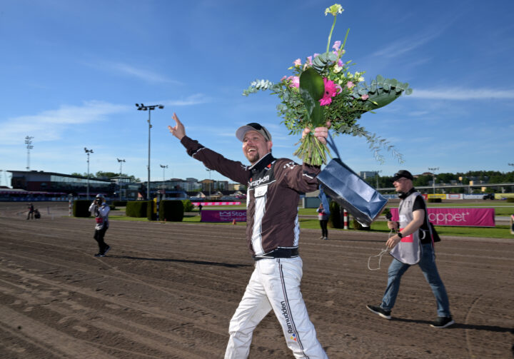 Daniel Redén lycklig efter elitloppssegern.jpg